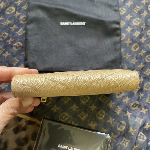 YSL MONOGRAM GRAIN DE POUDRE  WALLET - Picture 6 of 9
